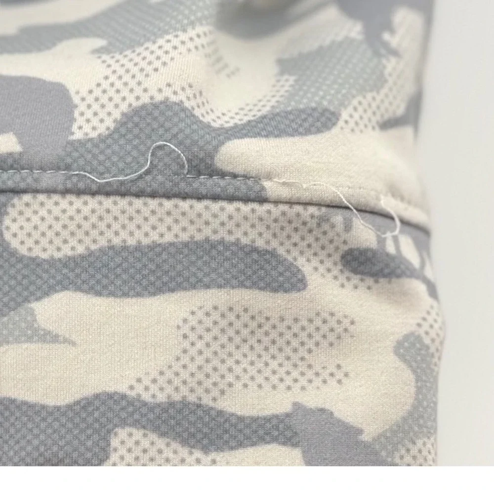 Waggle Golf Quarter Zip Pullover Mens Medium Grey White Wolf Camo Performance‎